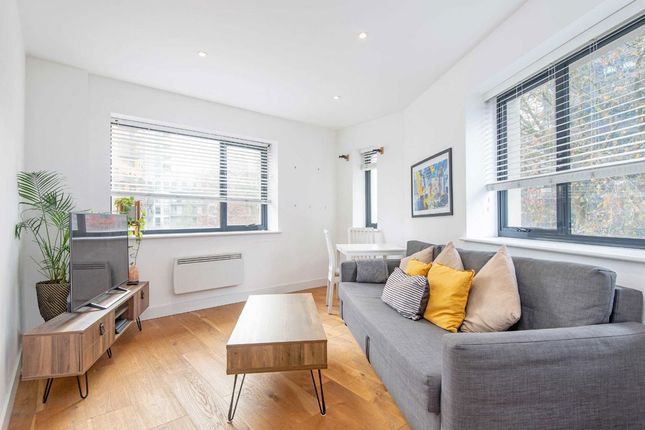 Barking Road, London E16 1 bed flat for sale