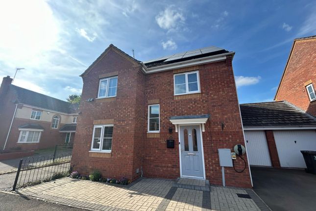 Clover Way, Warwickshire CV12 4 bed link detached house for sale
