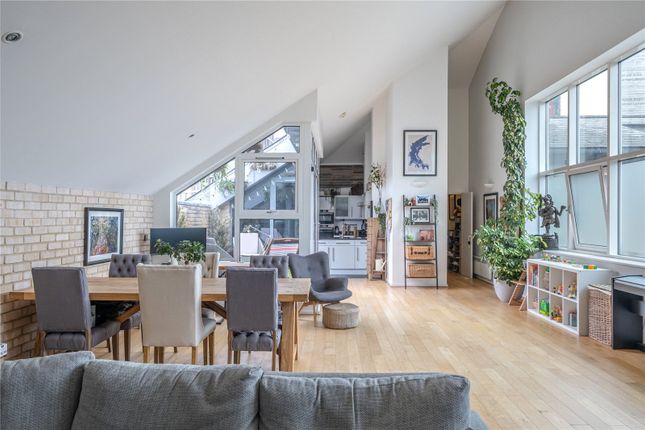 3 bedroom flat for sale