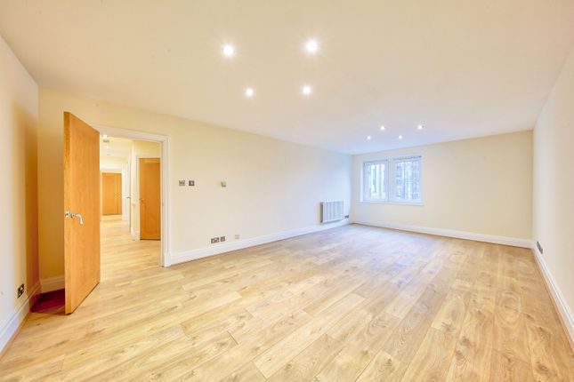 Warren House, Beckford Close, London W14 2 bed apartment for sale