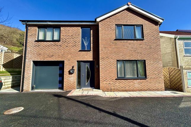 4 bed detached house