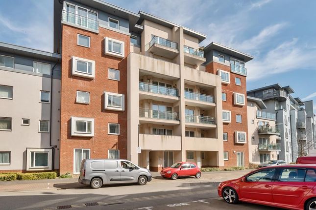 Aylesbury,  Buckinghamshire,  HP21 2 bed flat for sale