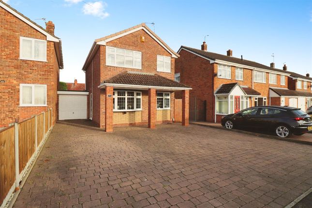 3 bed link detached house