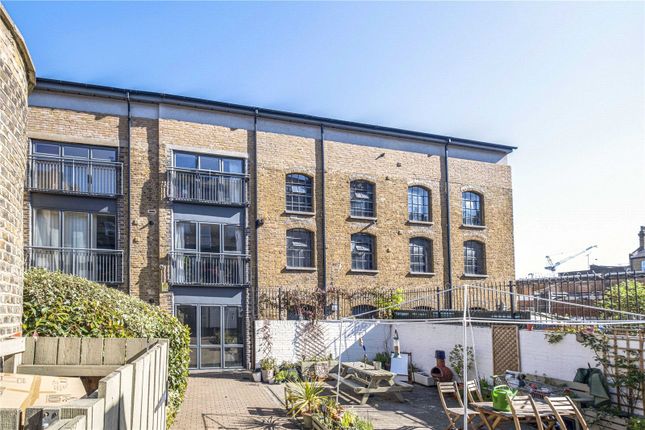 New Cross Road, London, SE14 1 bed apartment for sale