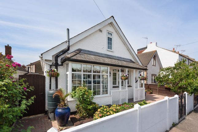 Grand Drive, Herne Bay, CT6 4 bed chalet for sale