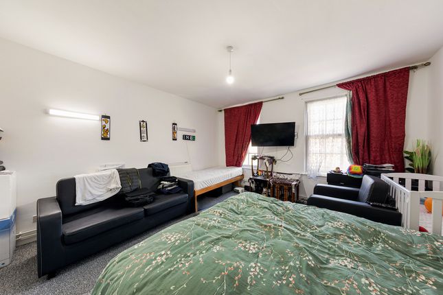 Cockfosters Road, Barnet, EN4 3 bed flat for sale