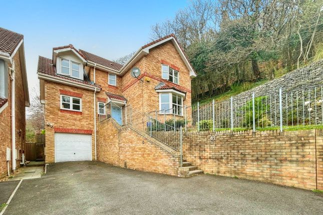 4 bed detached house