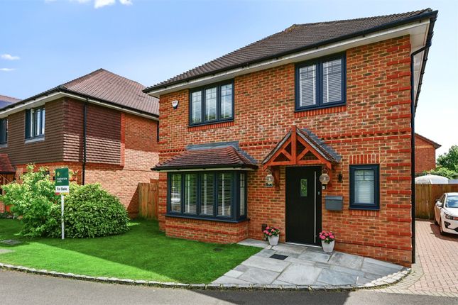 Townsend Close, Guildford GU12 4 bed detached house for sale