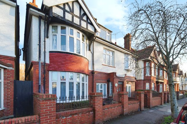 2 bedroom ground floor flat for sale