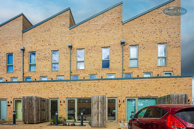 2 bedroom town house for sale