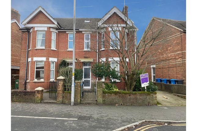 6 bed semi-detached house