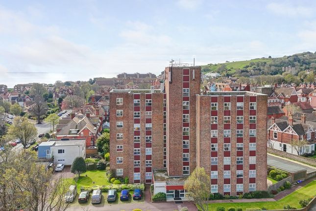 3 bedroom flat for sale