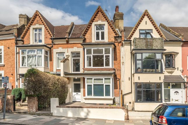 Wellington Gardens, Charlton, SE7 1 bed flat for sale