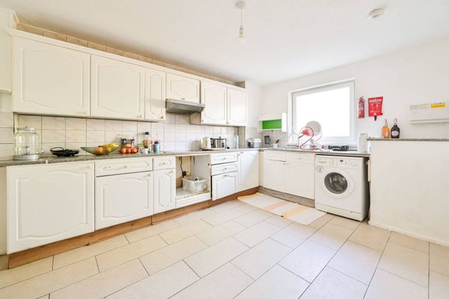4 bedroom flat for sale
