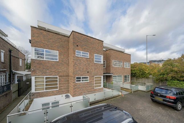 Ashley Lane, London NW4 2 bed flat for sale
