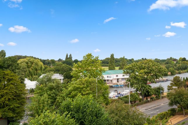 Portsmouth Road, Surbiton KT6 2 bed apartment for sale