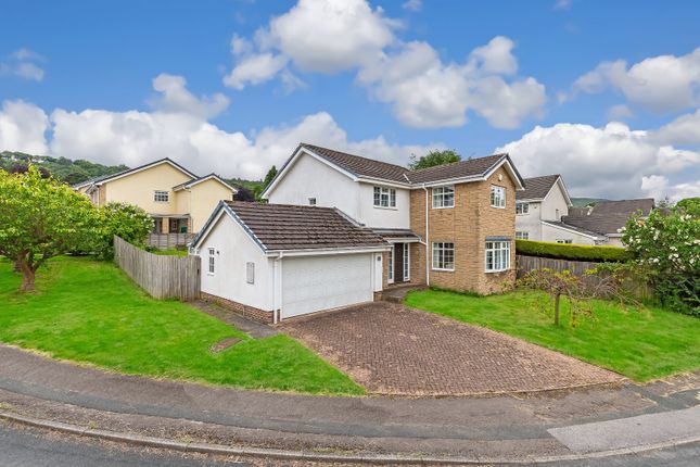 Kings Road, Ilkley, West Yorkshire, LS29 4 bed detached house for sale