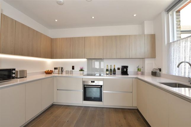 Thomas Barnardo Way, Barkingside... 2 bed ground floor maisonette for sale