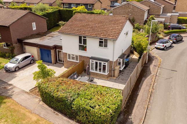 Stuart Way, East Grinstead RH19 5 bed link detached house for sale