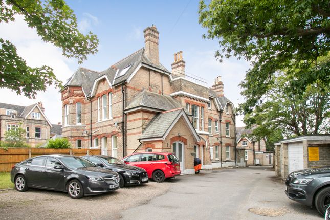 3 bedroom flat for sale