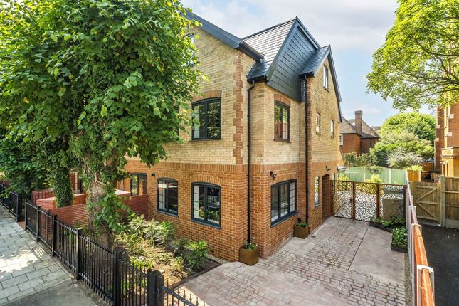 Cricklade Avenue, Streatham Hill SW2 4 bed end of terrace house for sale