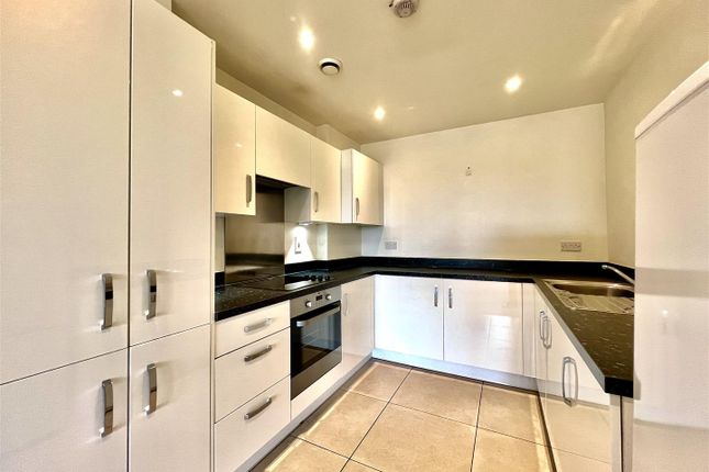 Salisbury Road, Southall UB2 2 bed apartment for sale