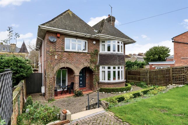 4 bed detached house