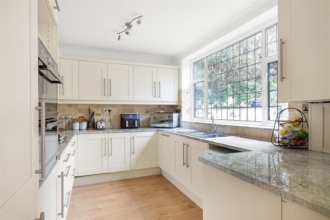 Kingsdown Avenue, South Croydon CR2 4 bed semi