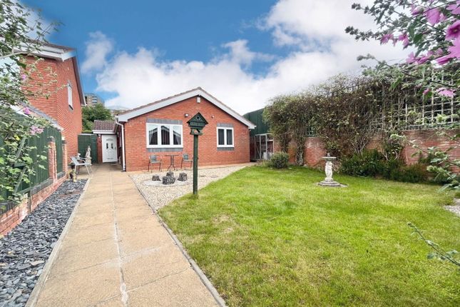 Lockside Close, Brierley Hill DY5 3 bed detached bungalow for sale