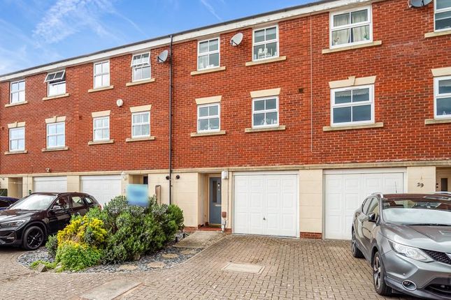 3 bedroom town house for sale