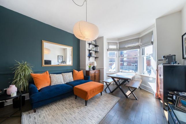 Hopton Road, London, SW16 2 bed flat for sale