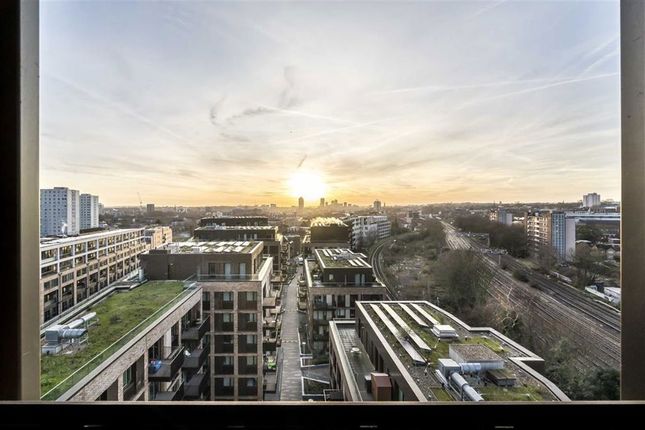 Moulding Lane, London SE14 3 bed flat for sale