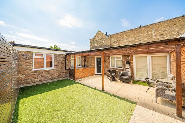 Oldfield Road, Hampton TW12 2 bed bungalow for sale