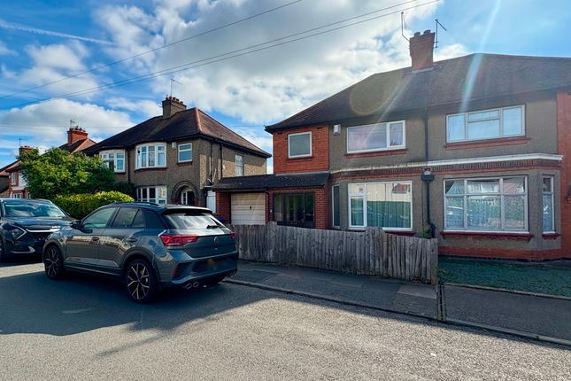 3 bed link detached house
