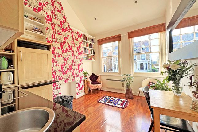 High Street, Teddington, TW11 1 bed apartment for sale