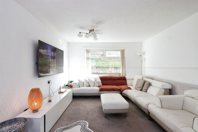 3 bedroom ground floor flat for sale