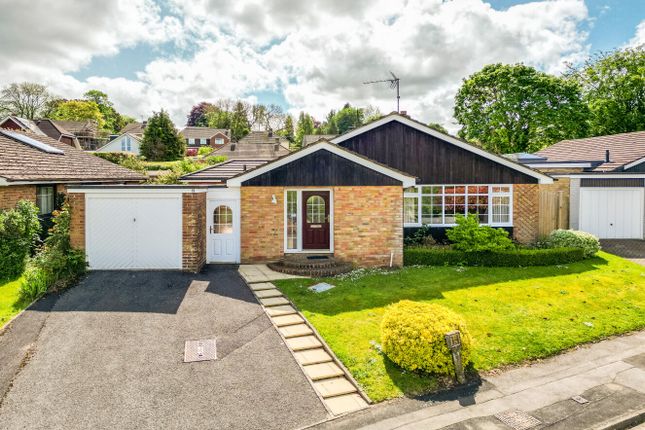 Will Hall Close, Alton, Hampshire, GU34 3 bed bungalow for sale