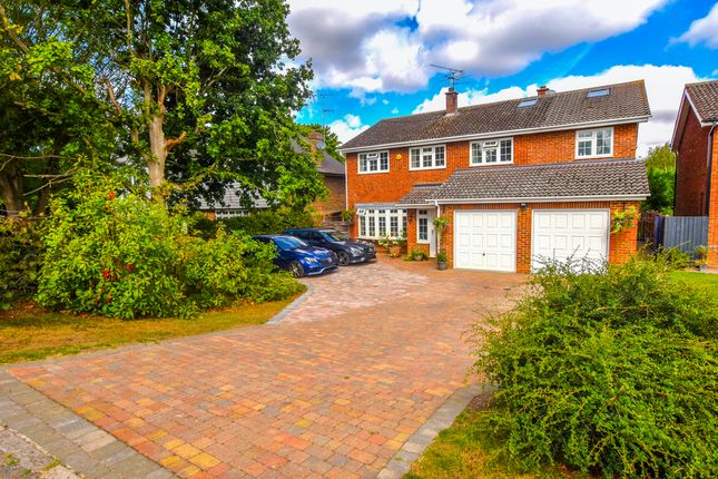 5 bed detached house