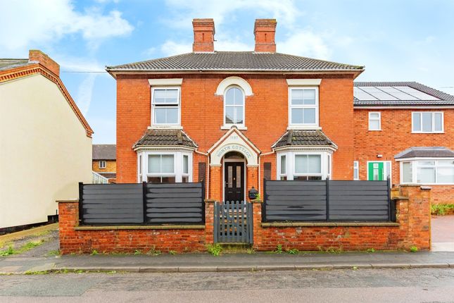 4 bed detached house