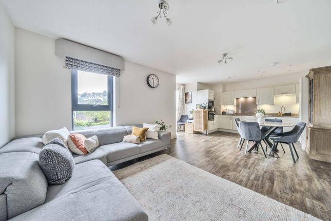 Queens Place, Guildford, Surrey, GU2 2 bed flat for sale