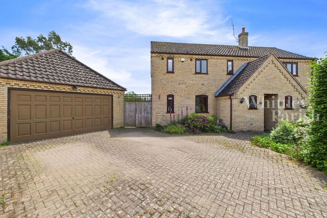 Lyon Close, Yaxley 4 bed detached house for sale