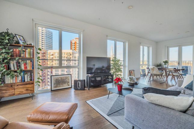 Heygate Street, Elephant and Castle... 3 bed flat for sale