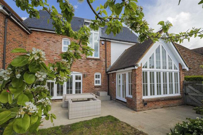 St Pauls Court, Lynstead 5 bed end of terrace house for sale