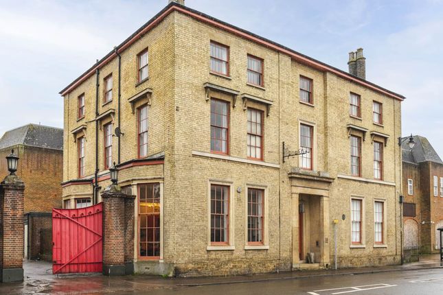 Upton House, Royston, 2 bed apartment for sale