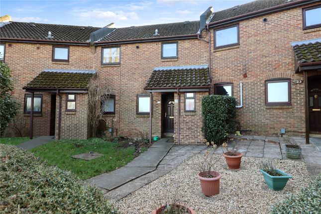 Nottingham Close, Surrey GU21 1 bed maisonette for sale