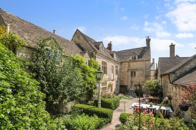 6 bed detached house