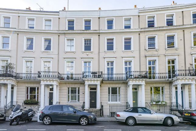 Royal Crescent, Holland Park, London... 2 bed flat for sale
