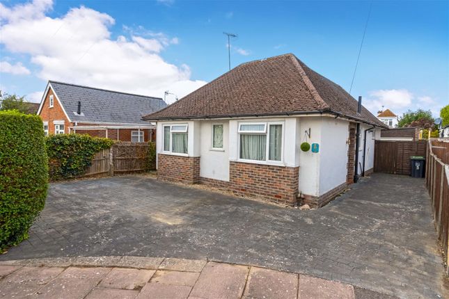 Courtlands Close, Worthing, BN12 4BT 2 bed detached bungalow for sale