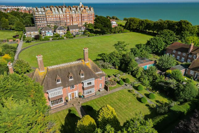 Dixwell Road, Folkestone, CT20 5 bed detached house for sale