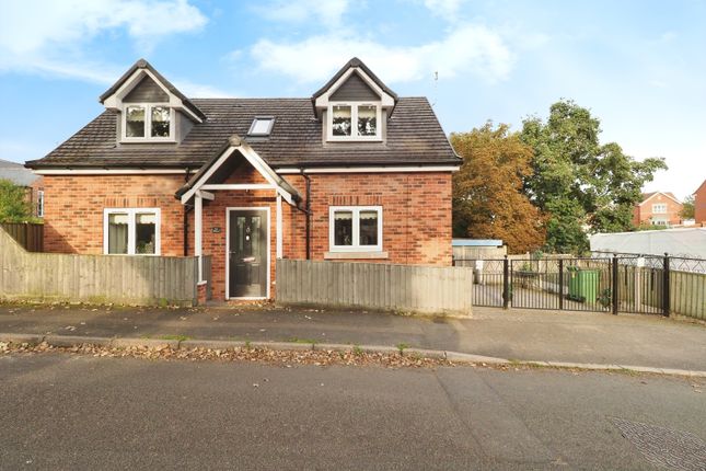 2 bedroom detached house for sale